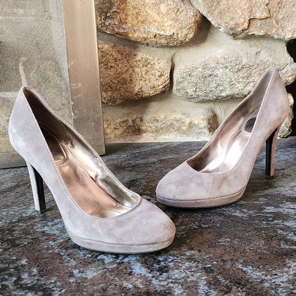 Calvin Klein Onyx Platinum Suede Platform Heels Size 7.5 - Picture 3 of 16